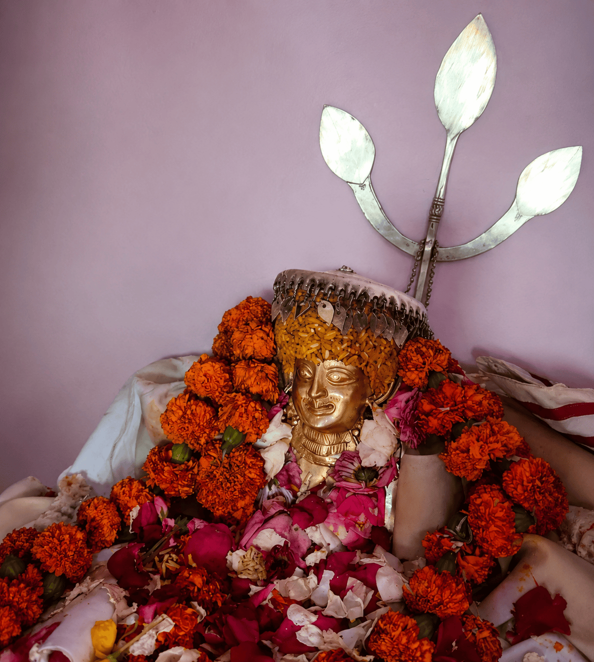 Silver trishul, chhatra & chanvar